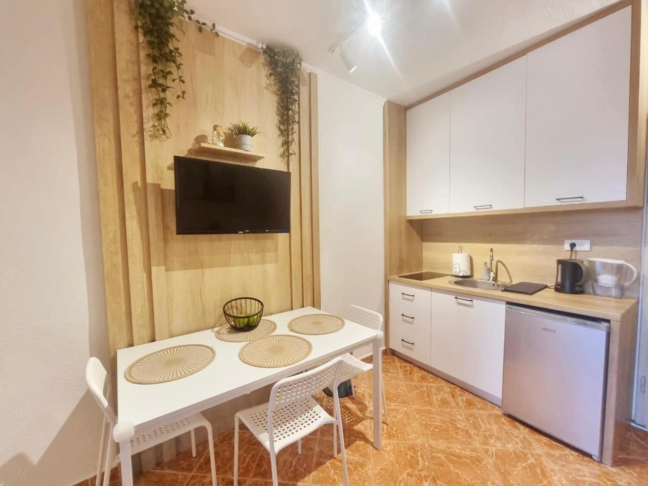 Studio Apartman Na Plazi Rafailovici Bagian luar foto